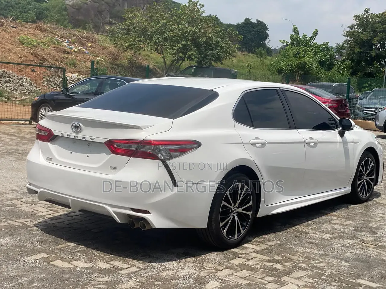 Toyota Camry SE (2.5L 4cyl 8A) 2019 White