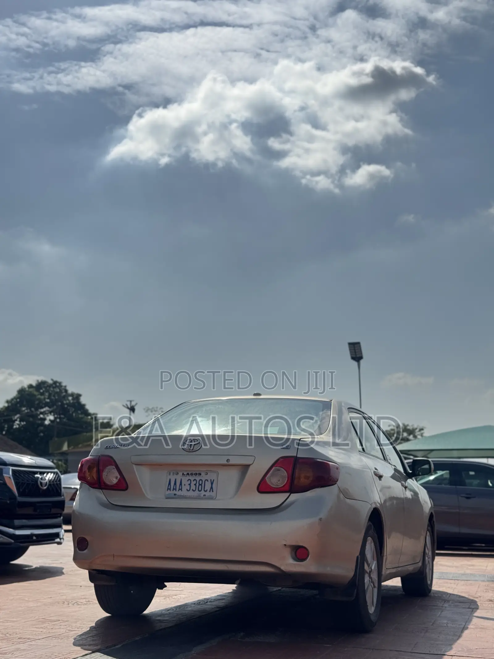Toyota Corolla LE 4dr Sedan (1.8L 4cyl 4A) 2010 Gold