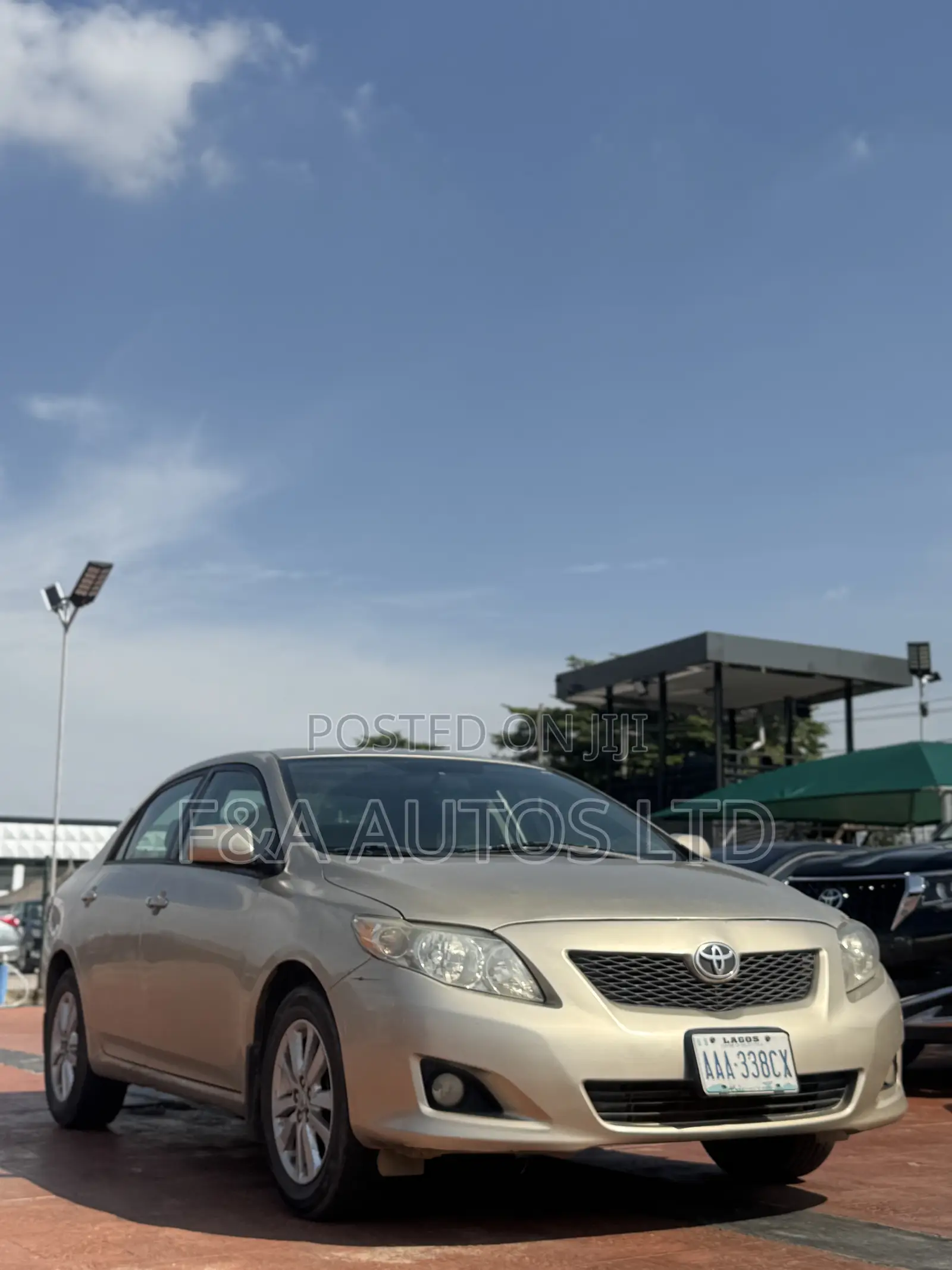 Toyota Corolla LE 4dr Sedan (1.8L 4cyl 4A) 2010 Gold