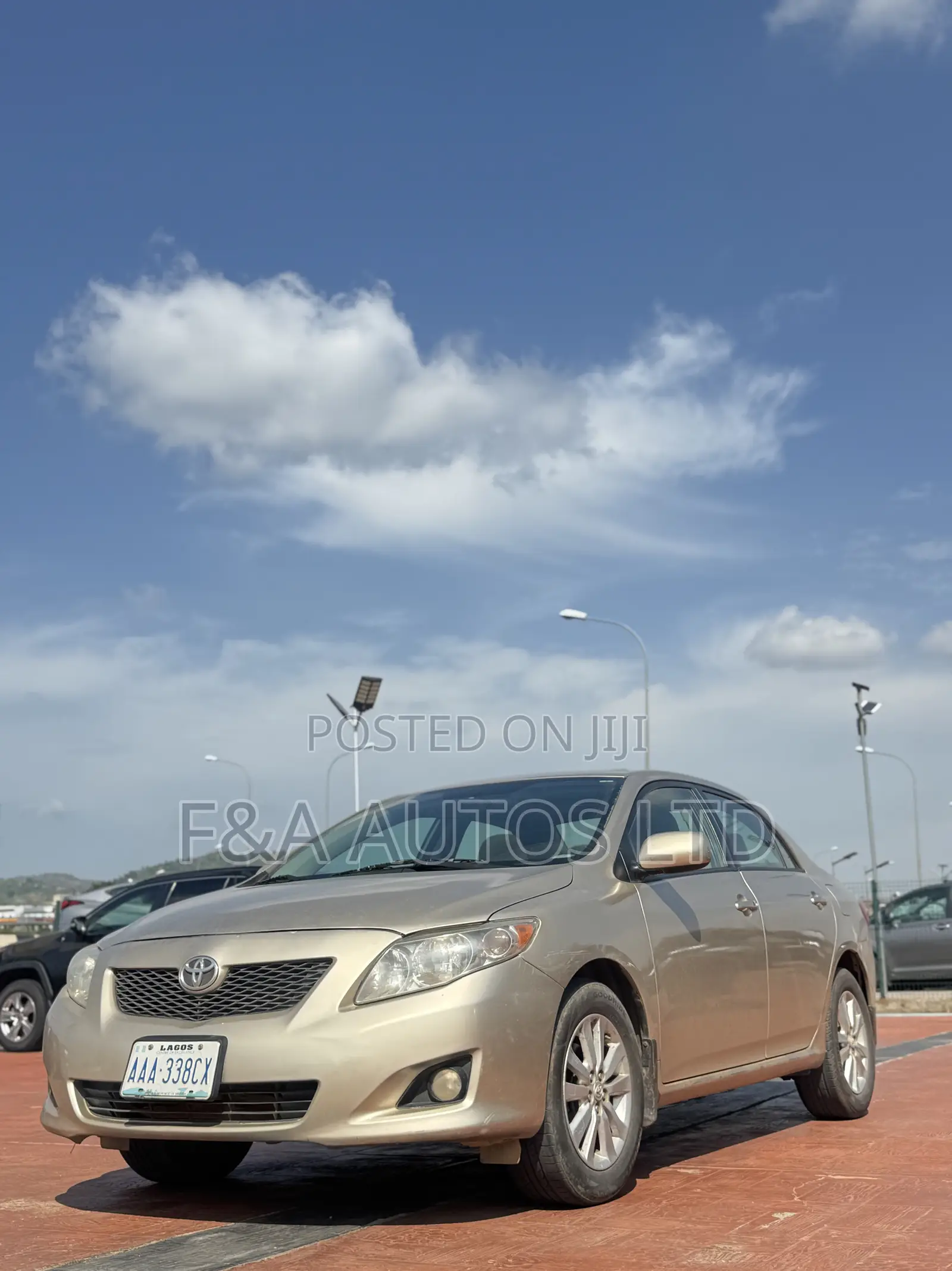 Toyota Corolla LE 4dr Sedan (1.8L 4cyl 4A) 2010 Gold