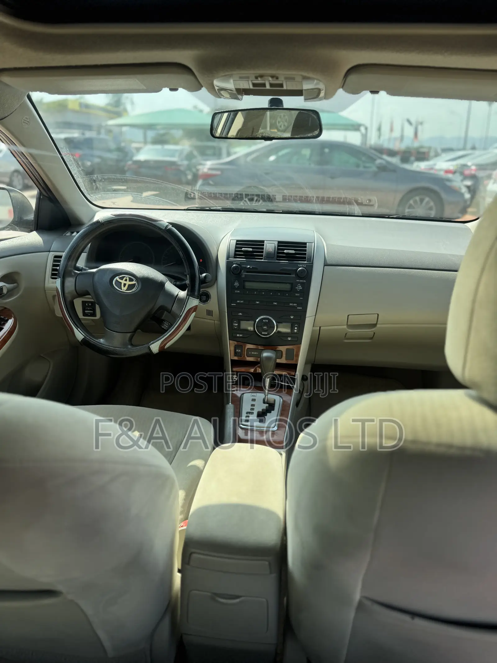 Toyota Corolla LE 4dr Sedan (1.8L 4cyl 4A) 2010 Gold