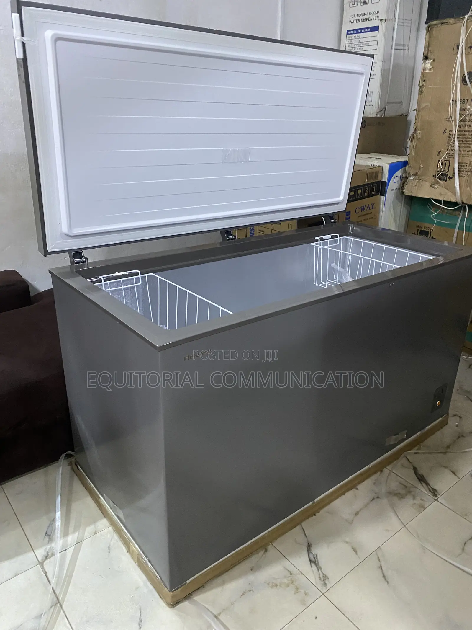 Hisense FC-55DD 420L Chest Freezer for Frozen Meat Storage
