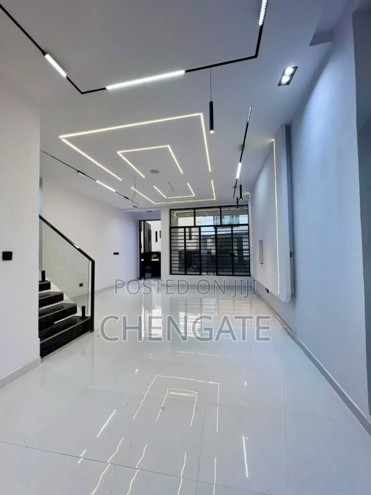 5bdrm Duplex in Ikota for sale