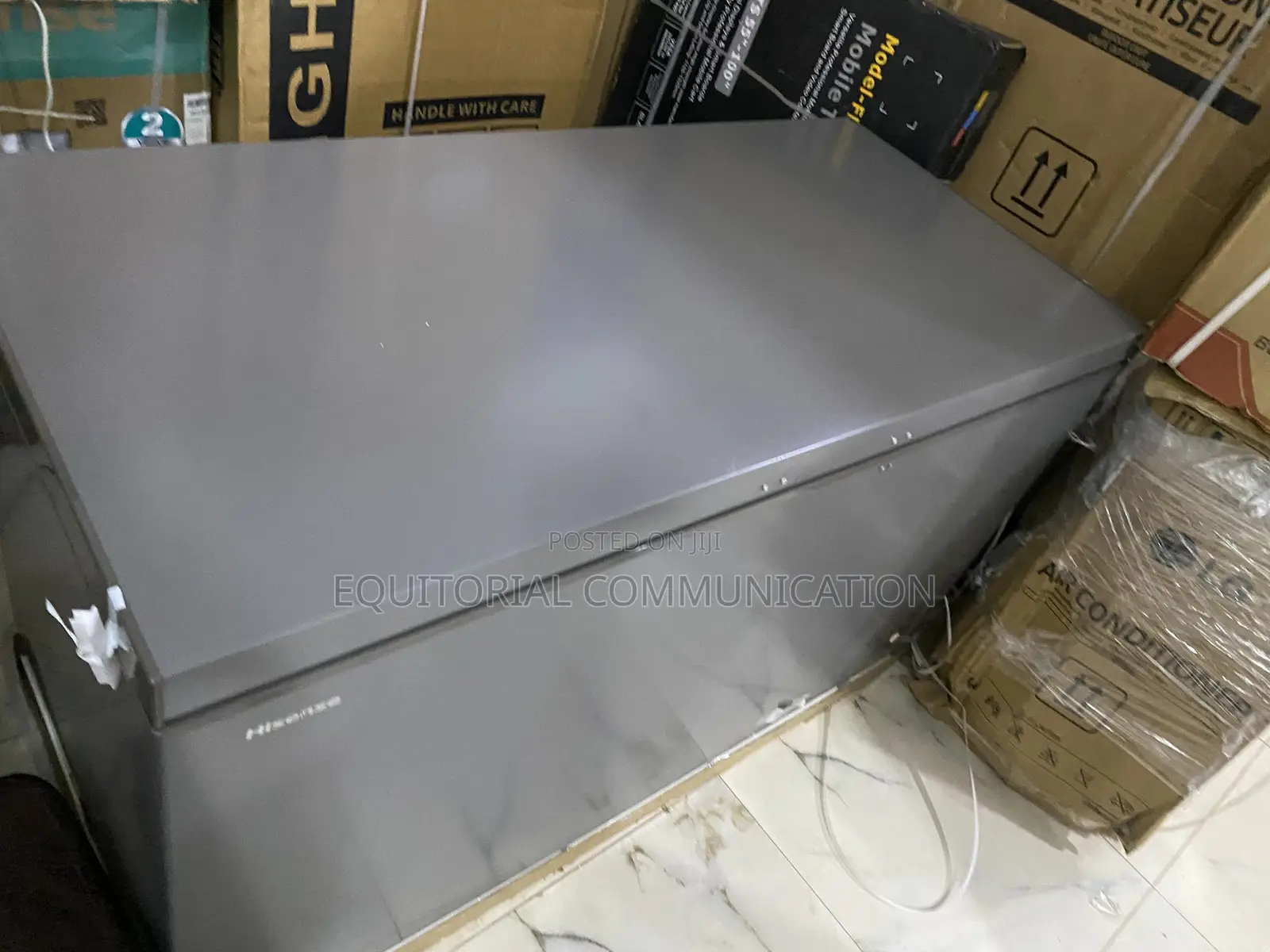 Hisense FC-55DD 420L Freezer for Ice Cream Storage