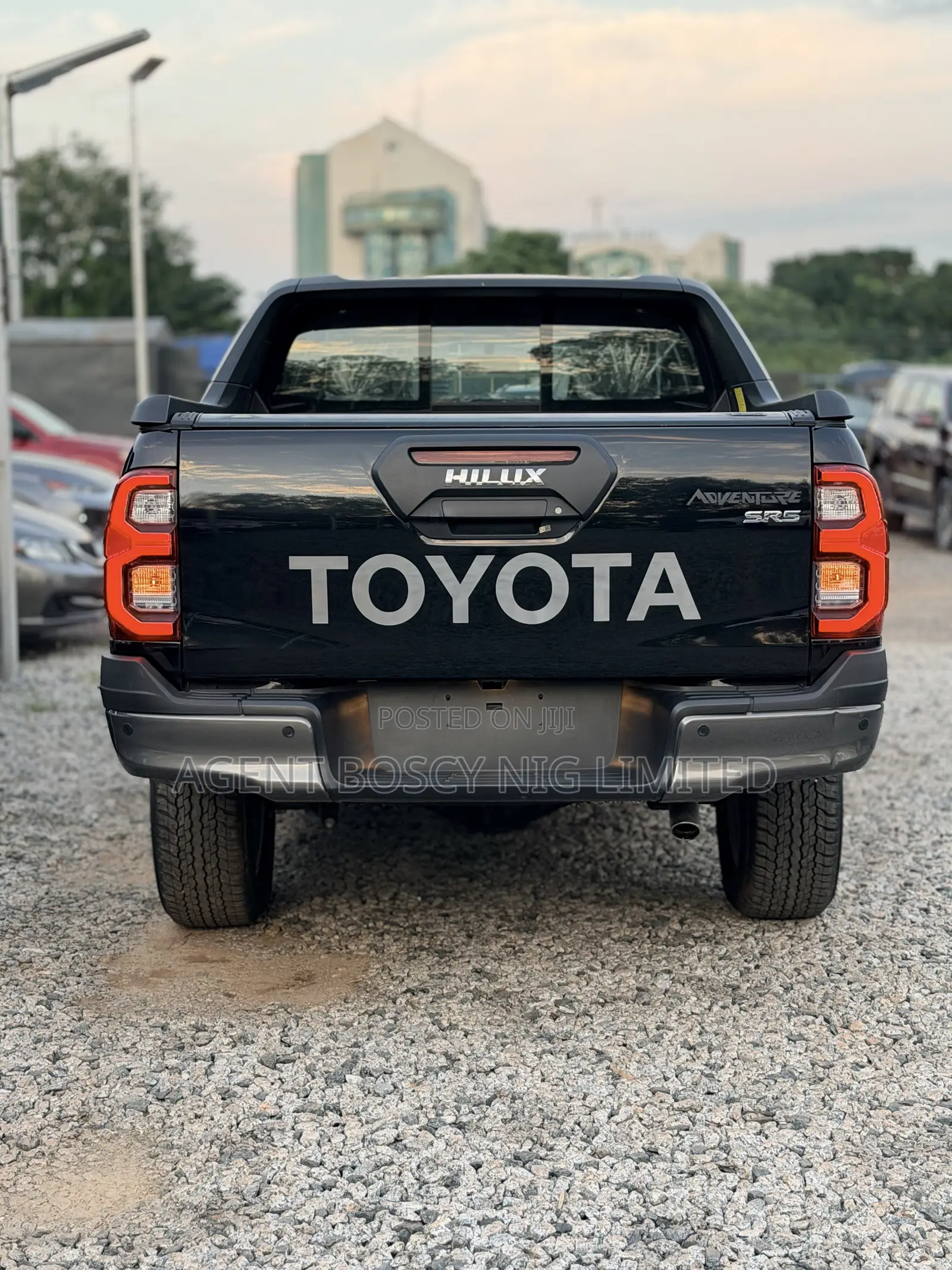 New Toyota Hilux SR5+ 2026 Black
