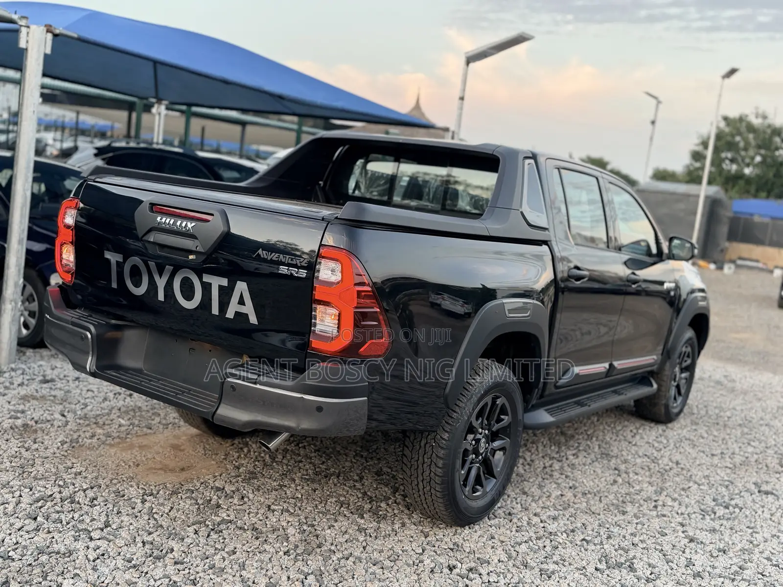 New Toyota Hilux SR5+ 2026 Black