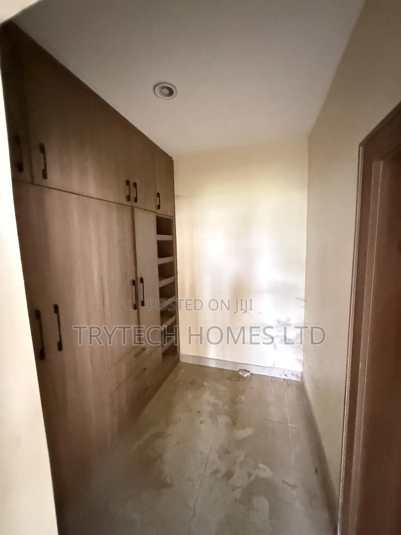 5bdrm Duplex in Utako for sale