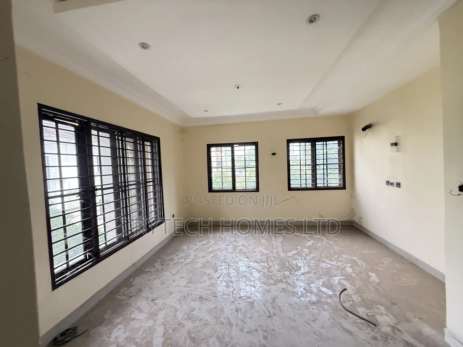 5bdrm Duplex in Utako for sale