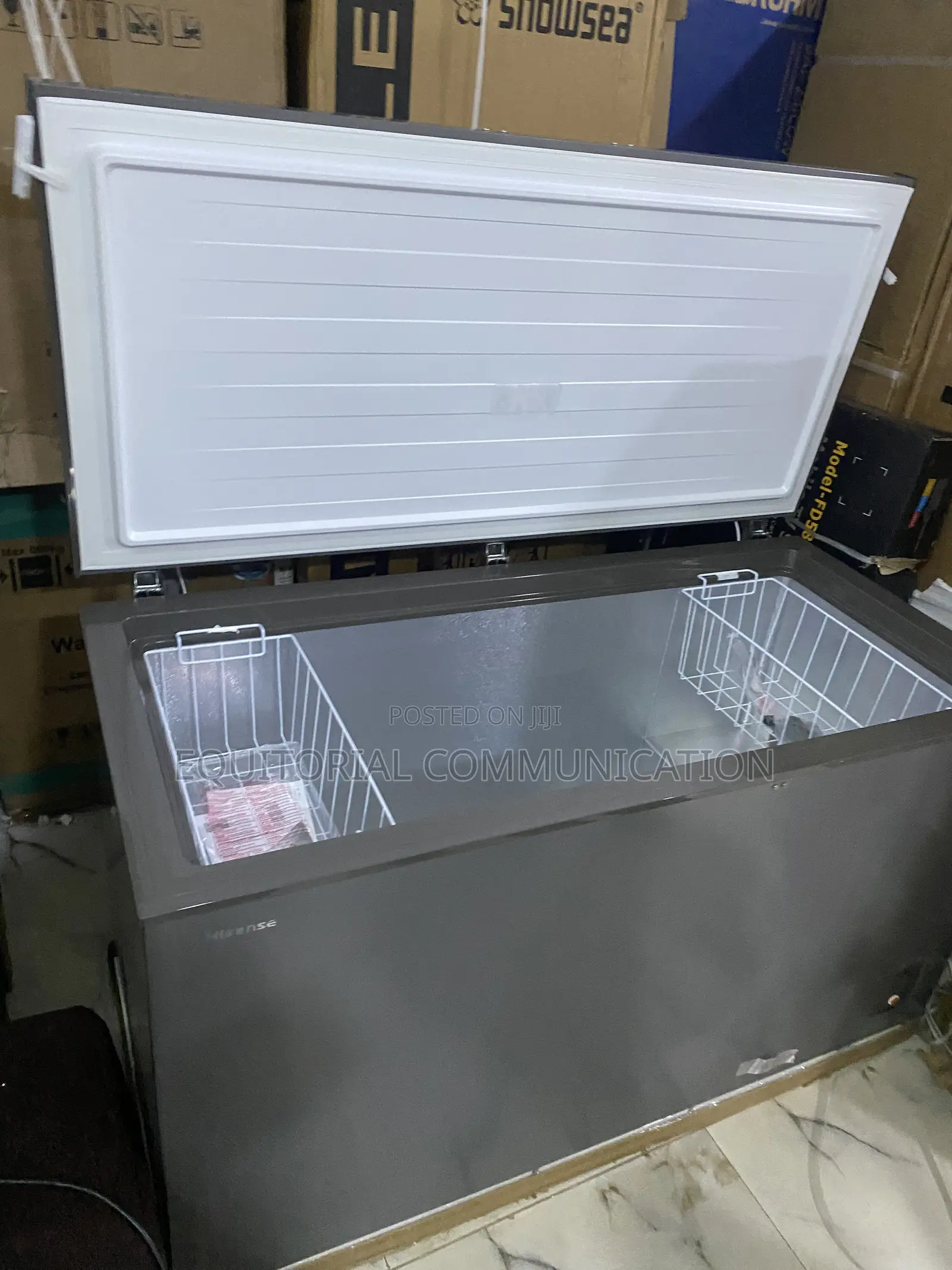 Hisense FC-55DD 420L Chest Freezer for Large Food Stocks