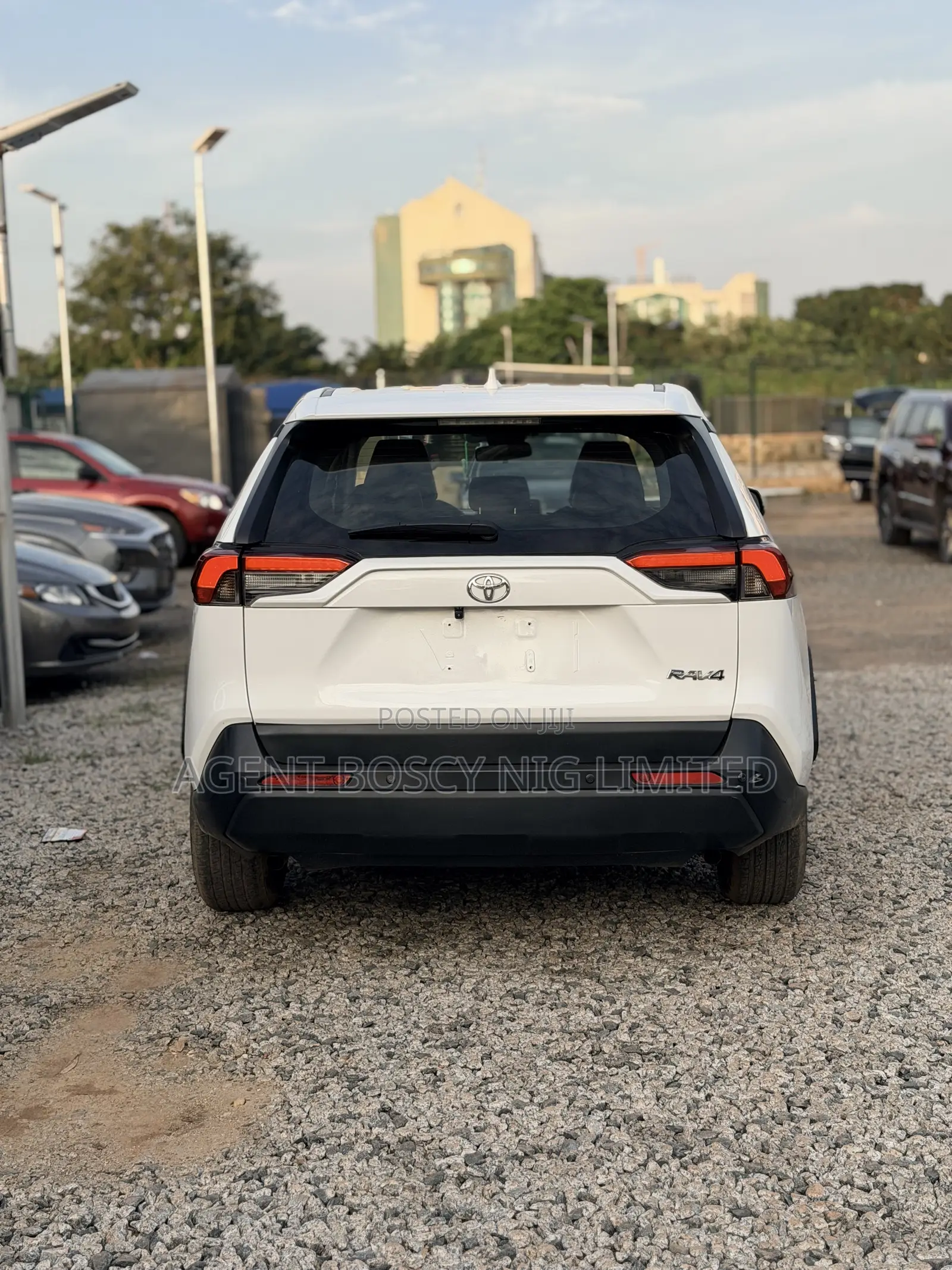 Toyota RAV4 XLE FWD 2023 White