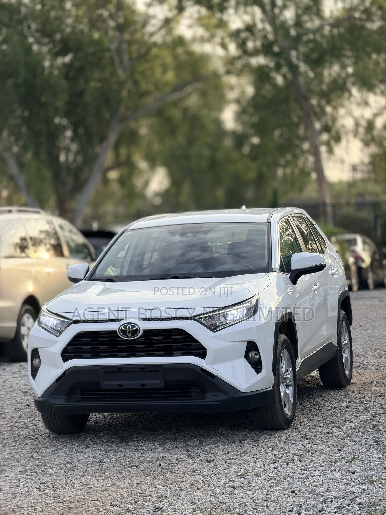 Toyota RAV4 XLE FWD 2023 White