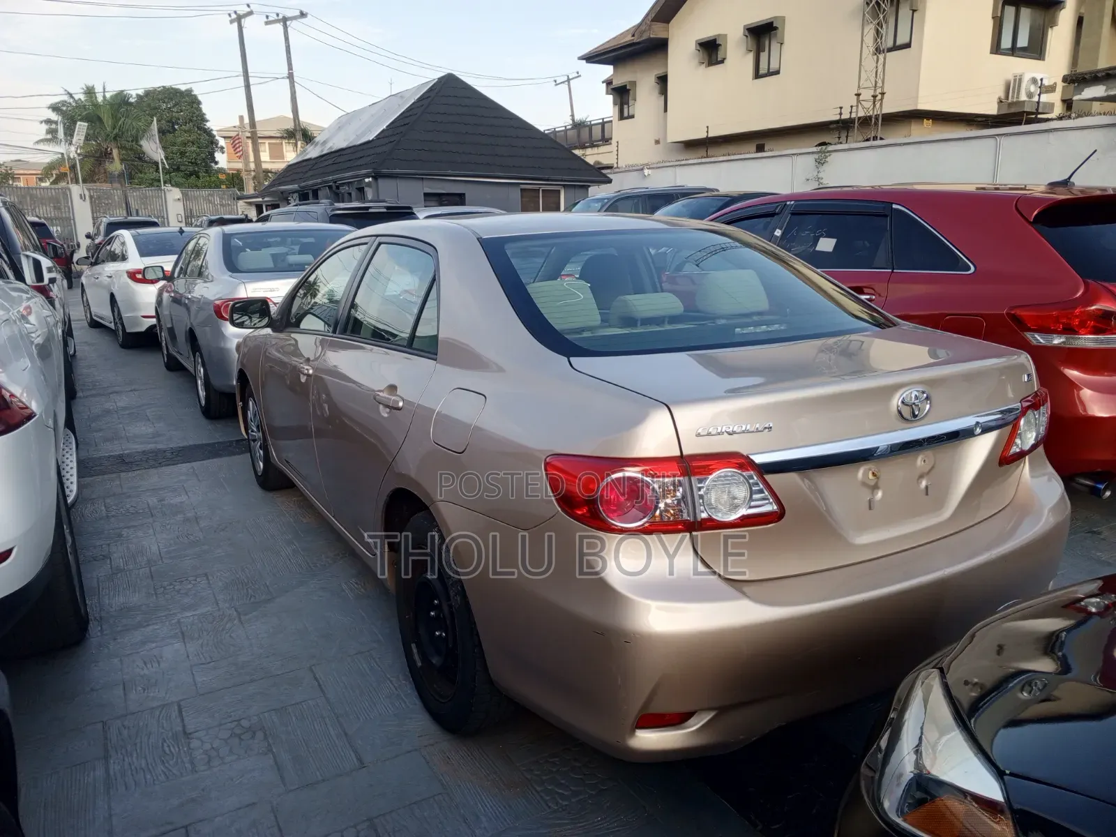 Toyota Corolla LE 4dr Sedan (1.8L 4cyl 4A) 2012 Gold