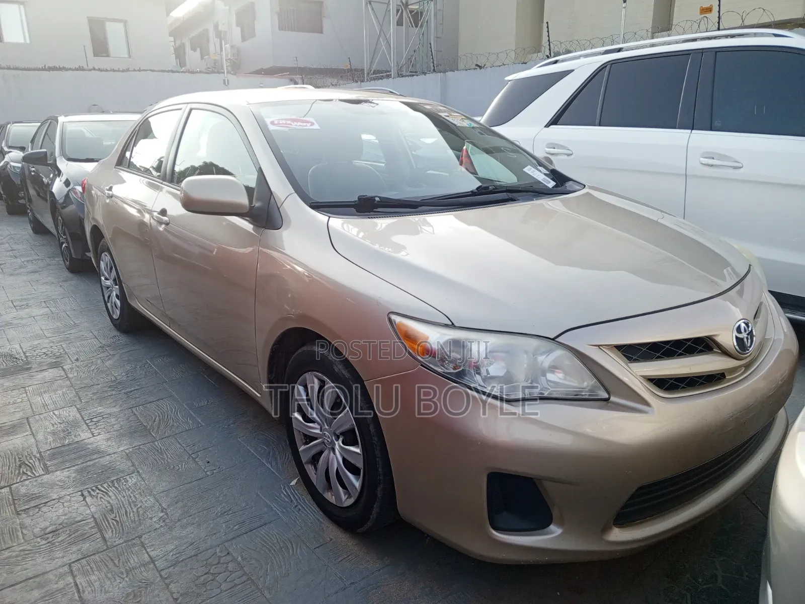 Toyota Corolla LE 4dr Sedan (1.8L 4cyl 4A) 2012 Gold
