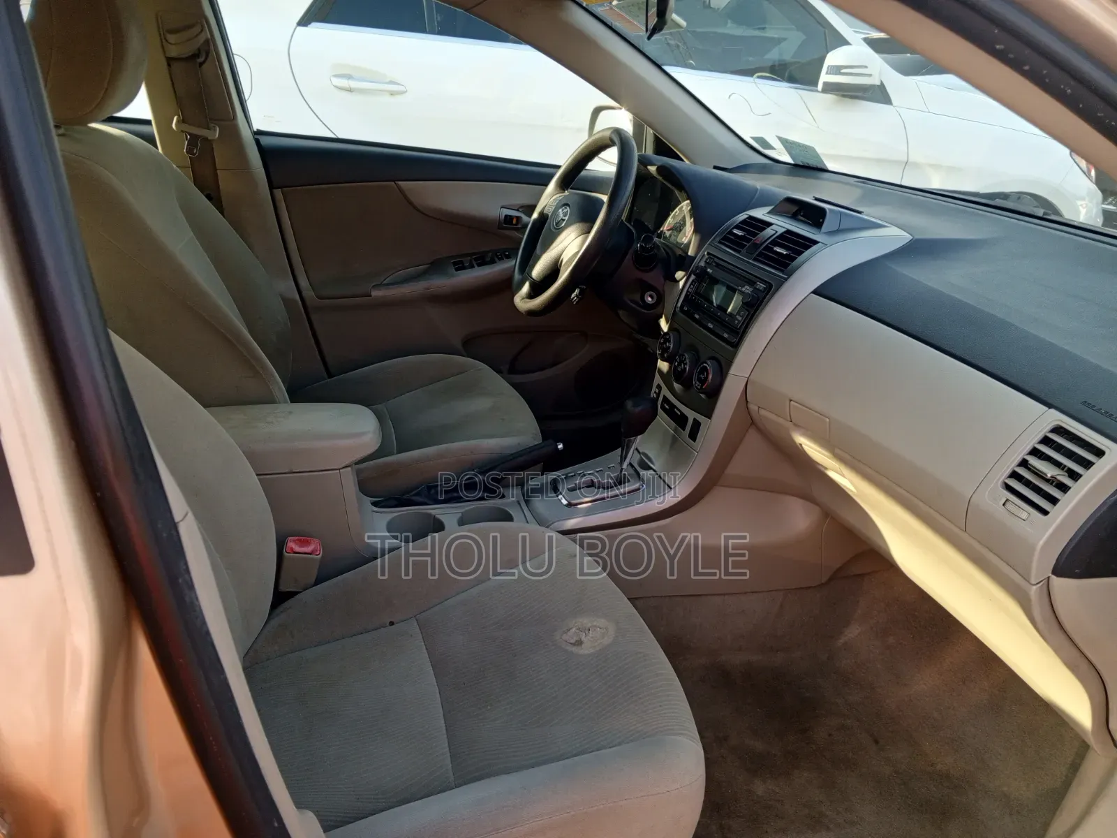Toyota Corolla LE 4dr Sedan (1.8L 4cyl 4A) 2012 Gold