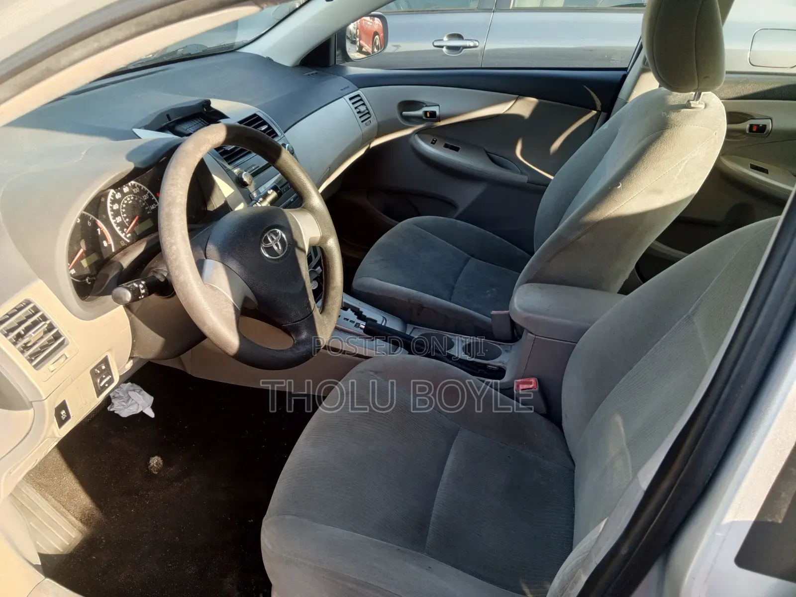 Toyota Corolla LE 4dr Sedan (1.8L 4cyl 4A) 2012 Silver