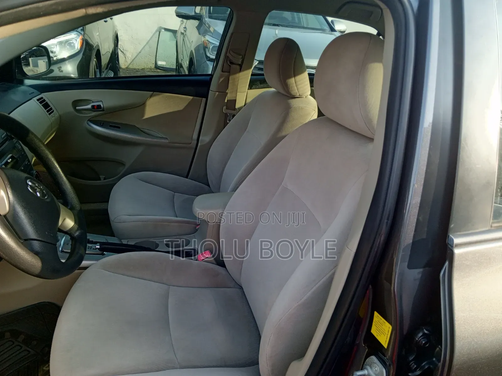 Toyota Corolla LE 4dr Sedan (1.8L 4cyl 4A) 2012 Gray