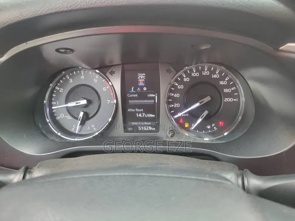 Toyota Hilux 2023 White