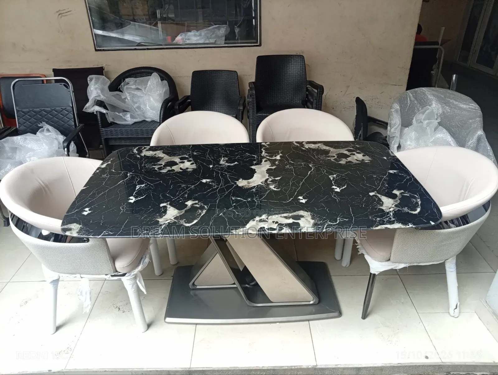 Quality Dinning Table With Chairs