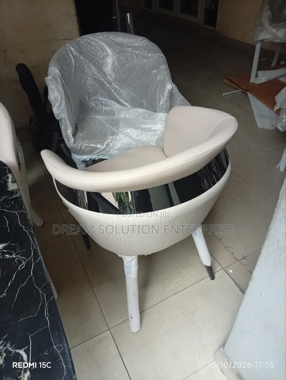 Quality Dinning Table With Chairs