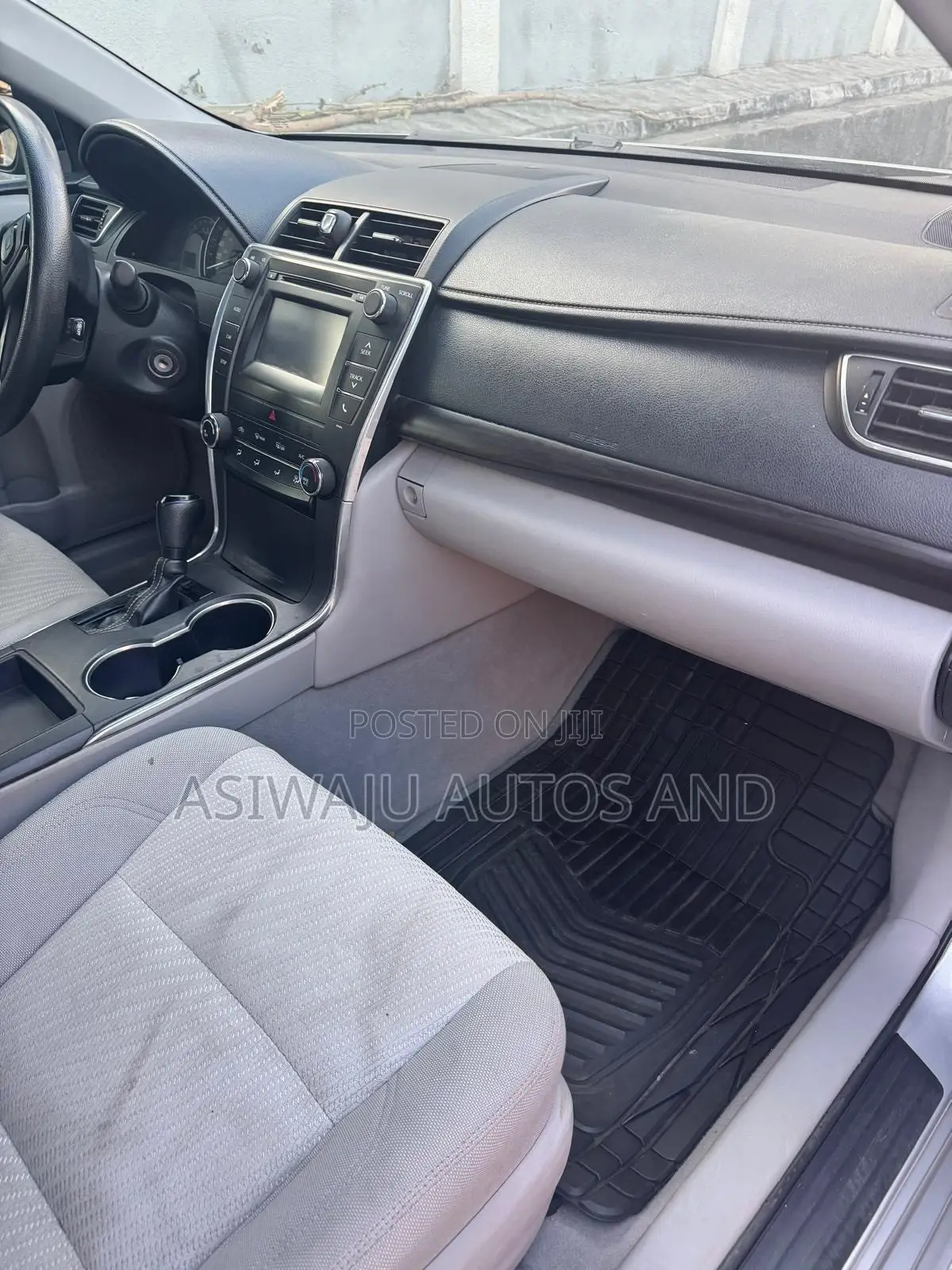 Toyota Camry LE 4dr Sedan (2.5L 4cyl 6A) 2015 Gray
