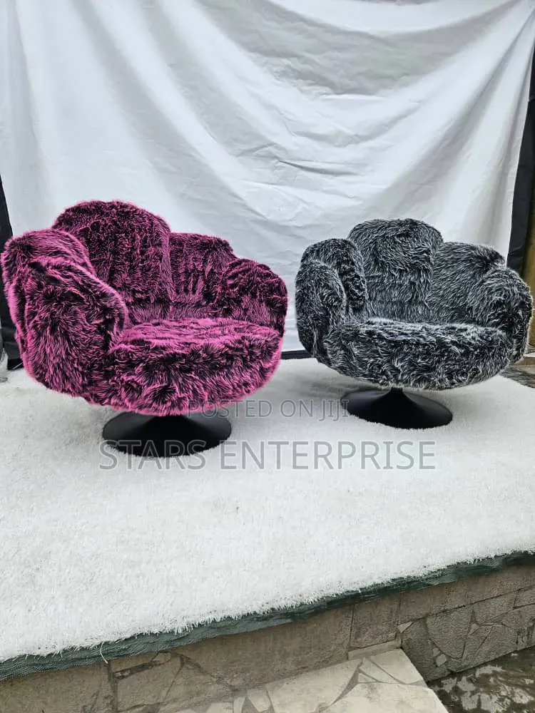 Exquisite Swivel Chair / Visitors Chair