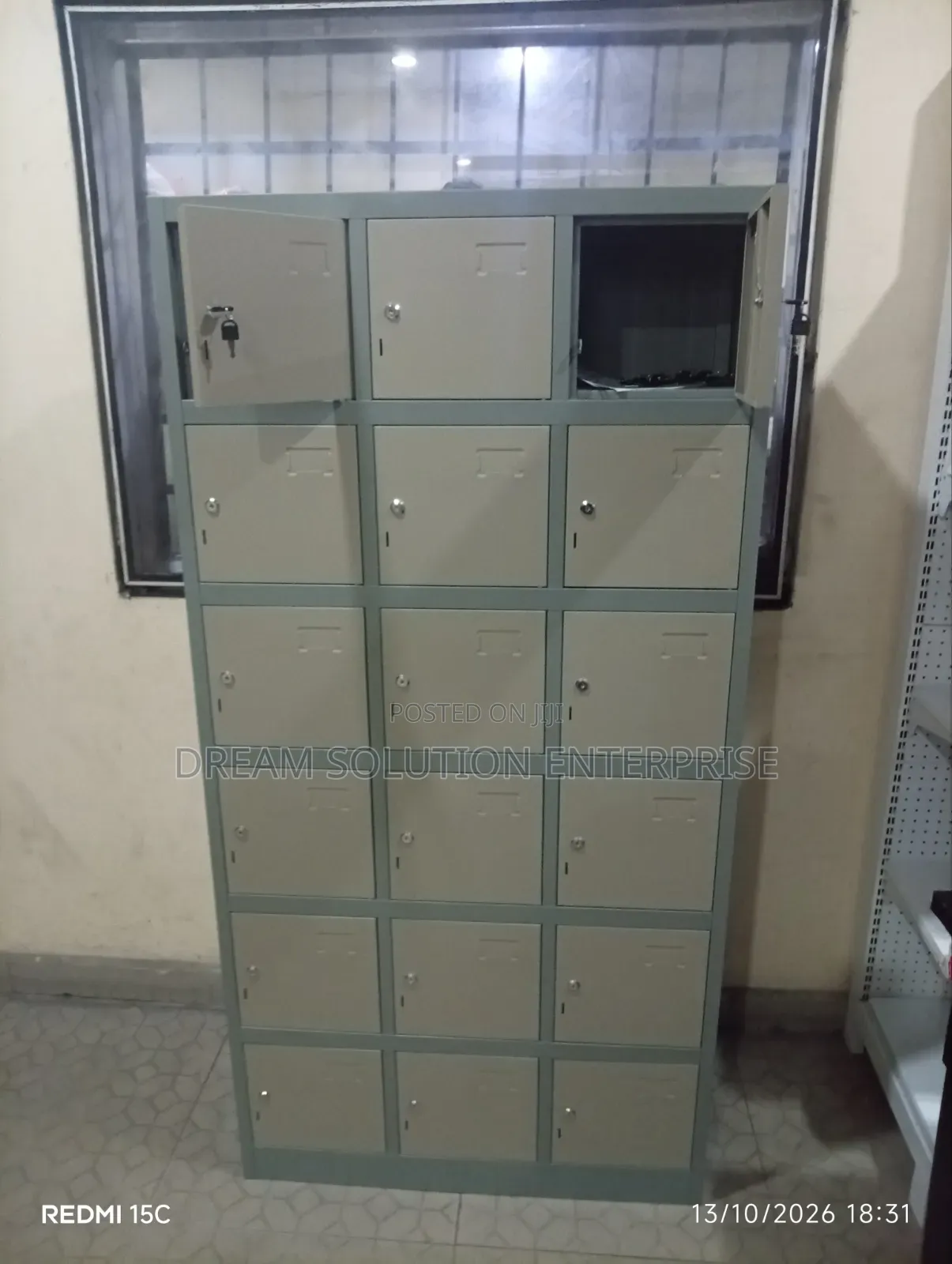 Quality 18 Doors Workman Locker With Keys