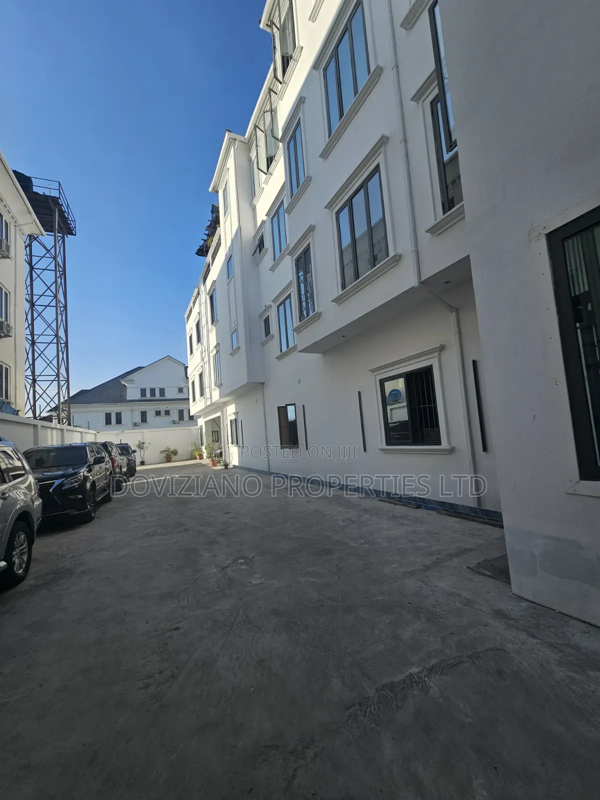 Furnished 3bdrm Apartment in Banana Island for sale