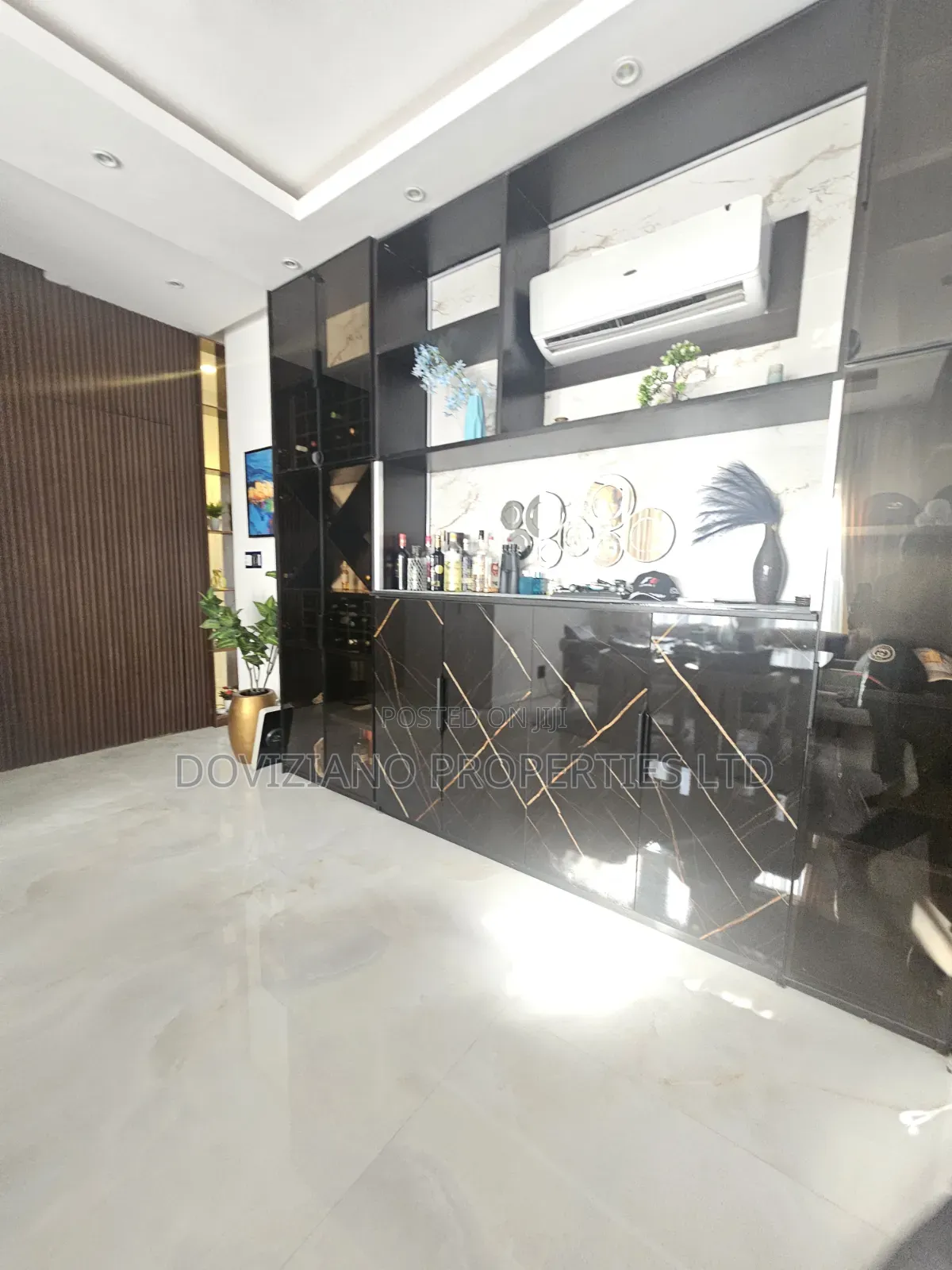 Furnished 3bdrm Apartment in Banana Island for sale