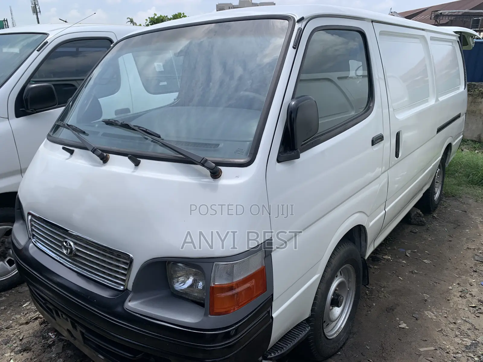 Toyota HiAce 2000 White