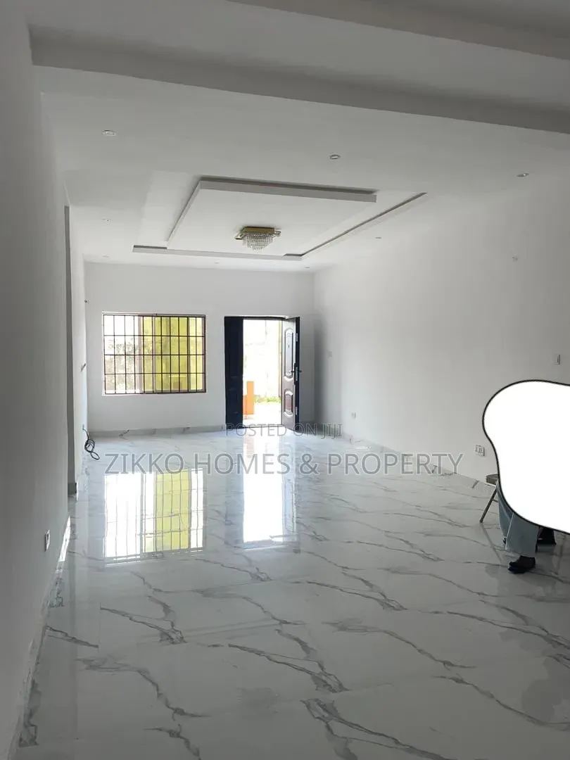 3bdrm Apartment in Chevron Drive for sale