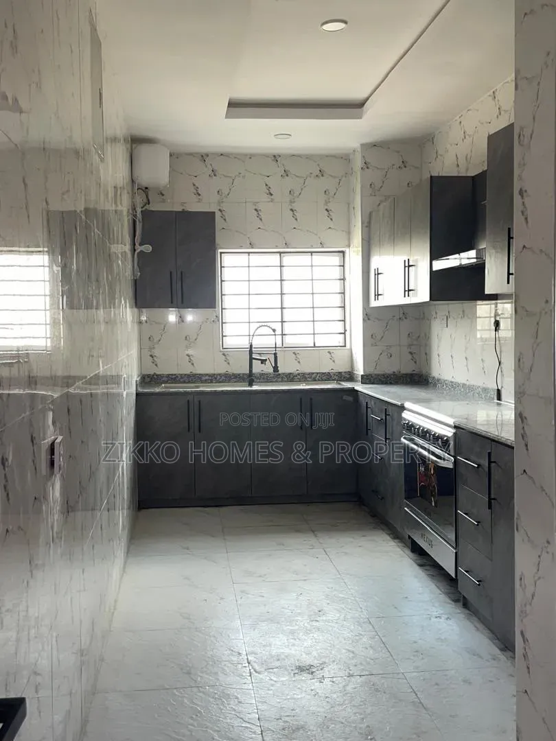 3bdrm Apartment in Chevron Drive for sale