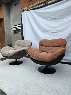Exquisite Swivel Chair / Visitors Chair