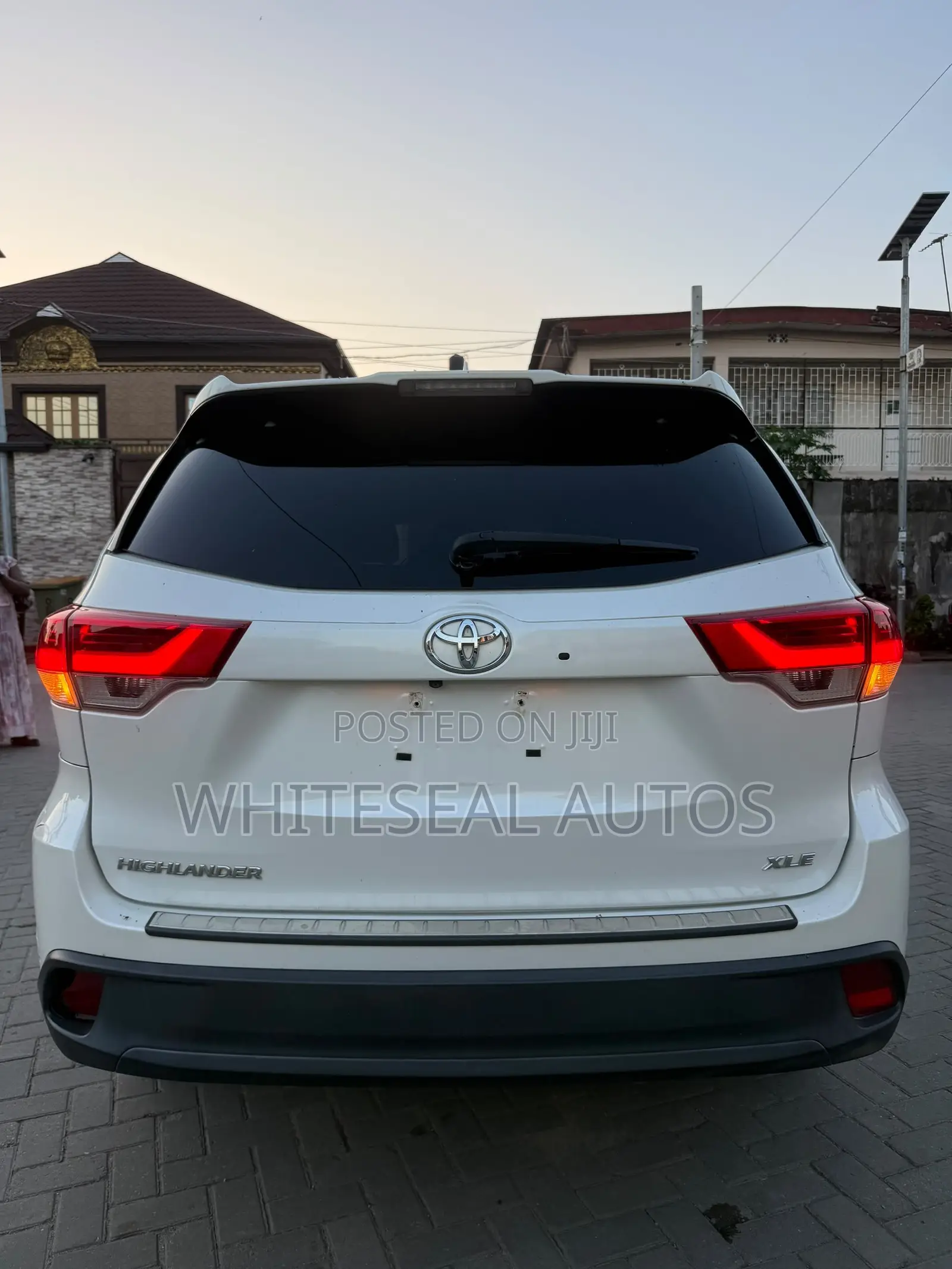 Toyota Highlander Limited 4x2 V6 (3.5L 6cyl 8A) 2017 White