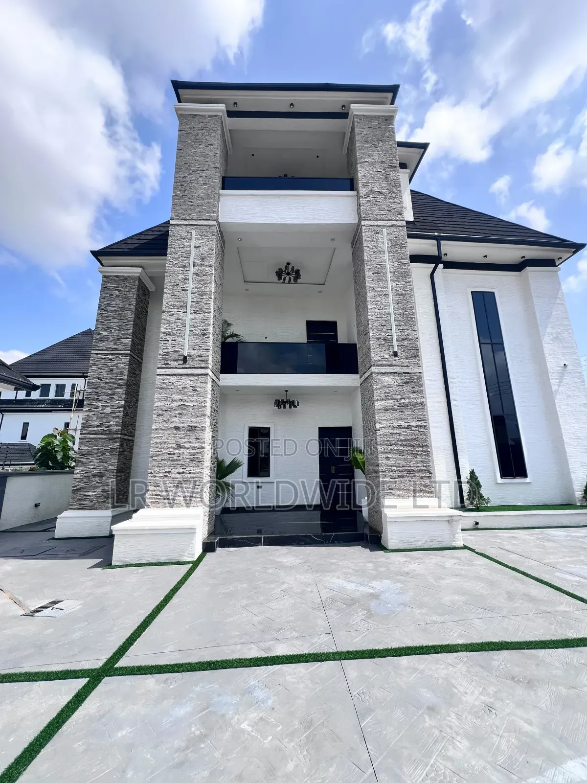 5bdrm Mansion in Dakwo District for sale