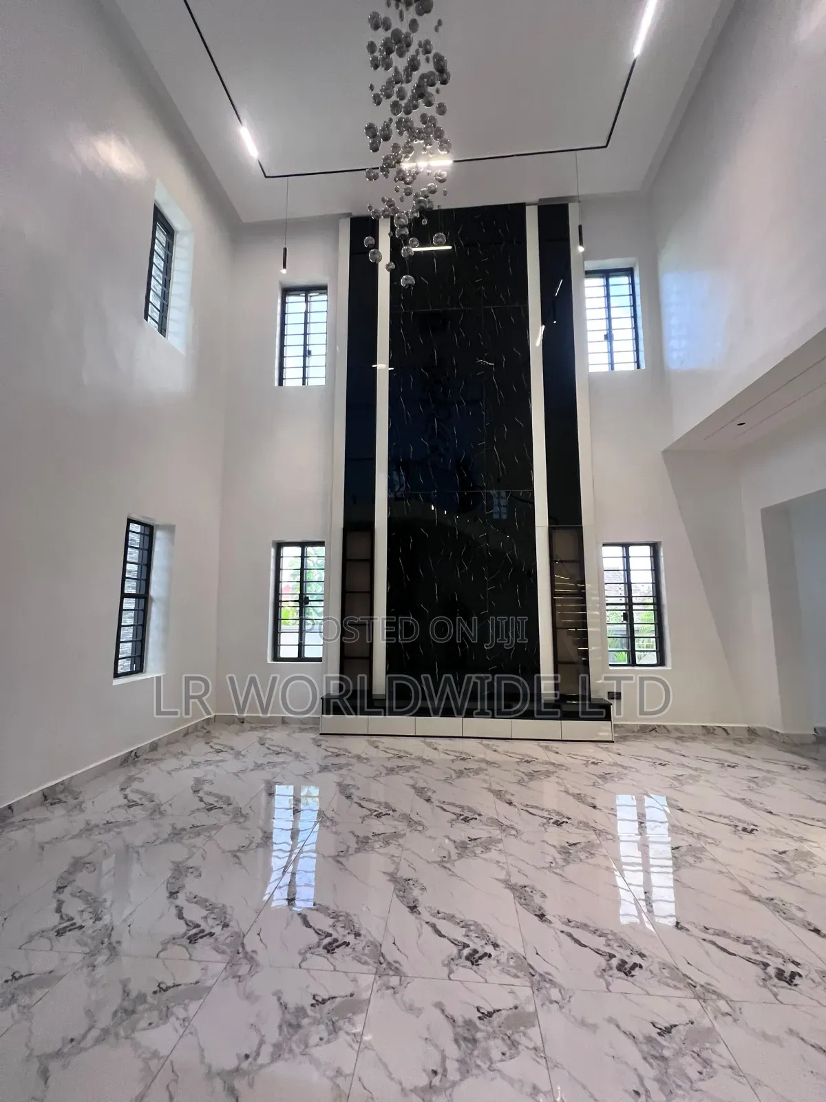 5bdrm Mansion in Dakwo District for sale