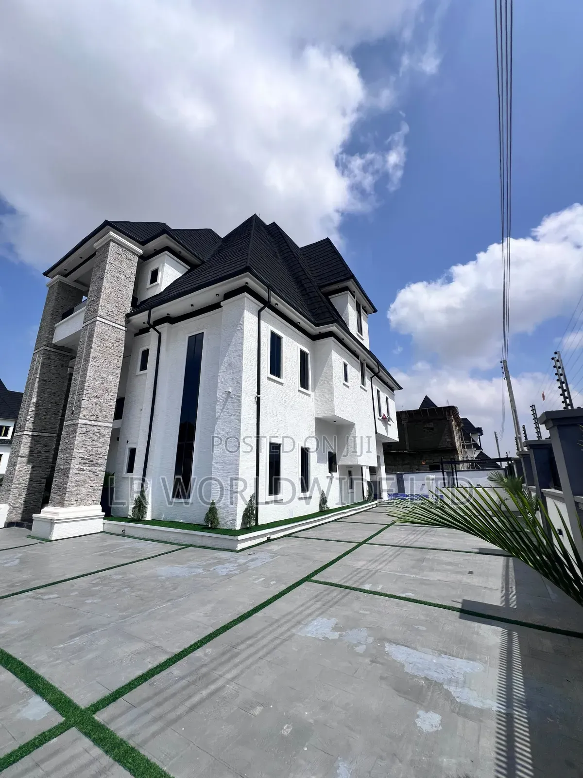 5bdrm Mansion in Dakwo District for sale