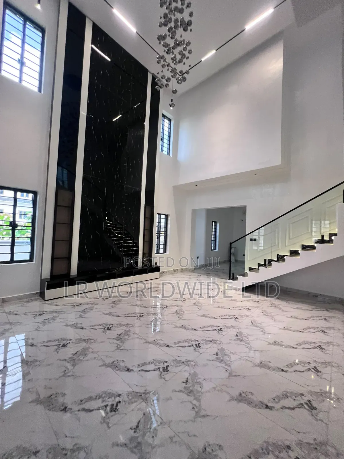 5bdrm Mansion in Dakwo District for sale