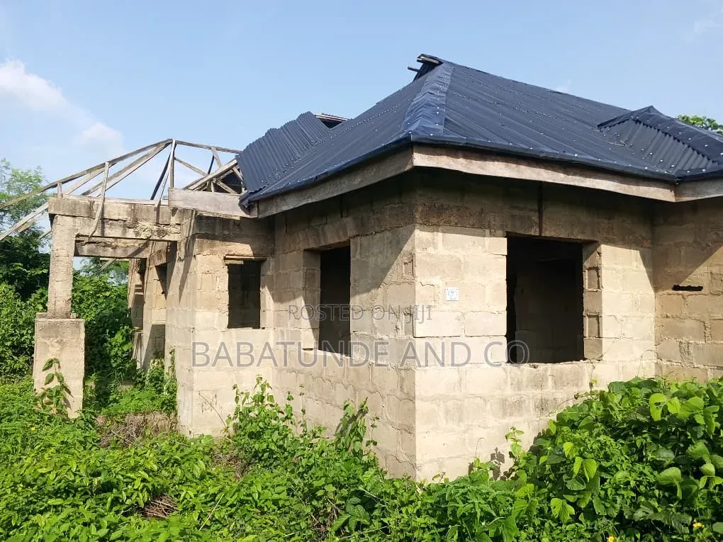 4bdrm Bungalow in Idi Oke Estate, Moniya for sale