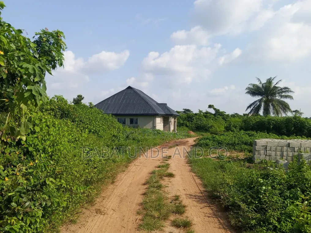 4bdrm Bungalow in Idi Oke Estate, Moniya for sale