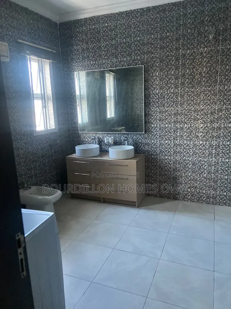 3bdrm Apartment in Old Ikoyi Lagos for rent