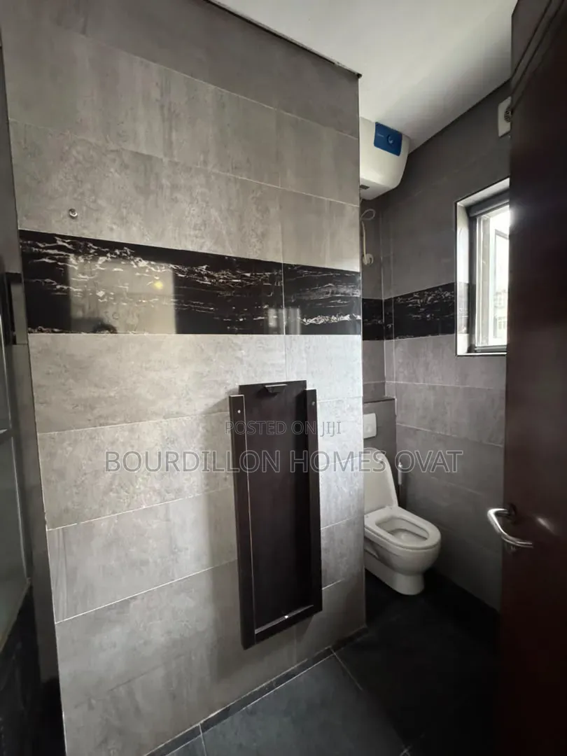 3bdrm Apartment in Lekki Phase 1 Lagos for rent