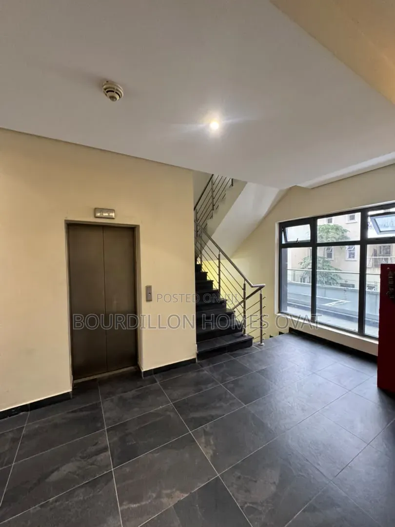 3bdrm Apartment in Lekki Phase 1 Lagos for rent