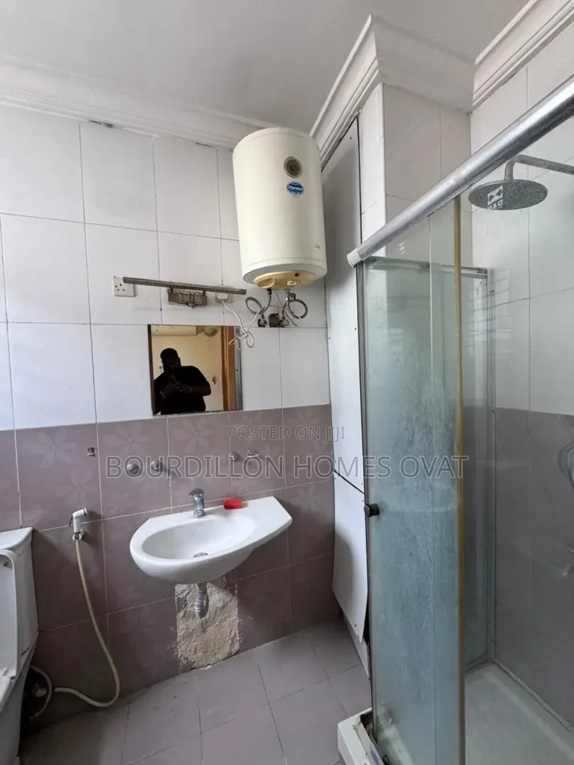 3bdrm Apartment in Lekki Phase 1 Lagos for rent