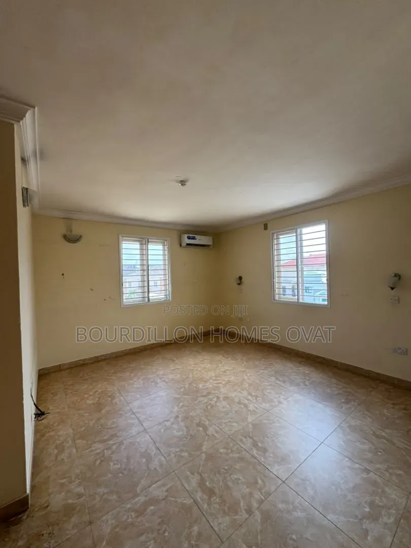 3bdrm Apartment in Lekki Phase 1 Lagos for rent