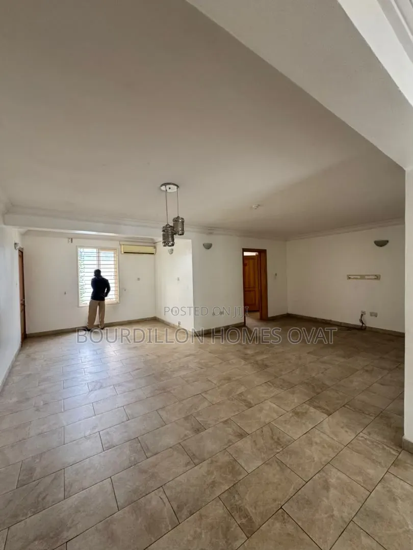 3bdrm Apartment in Lekki Phase 1 Lagos for rent