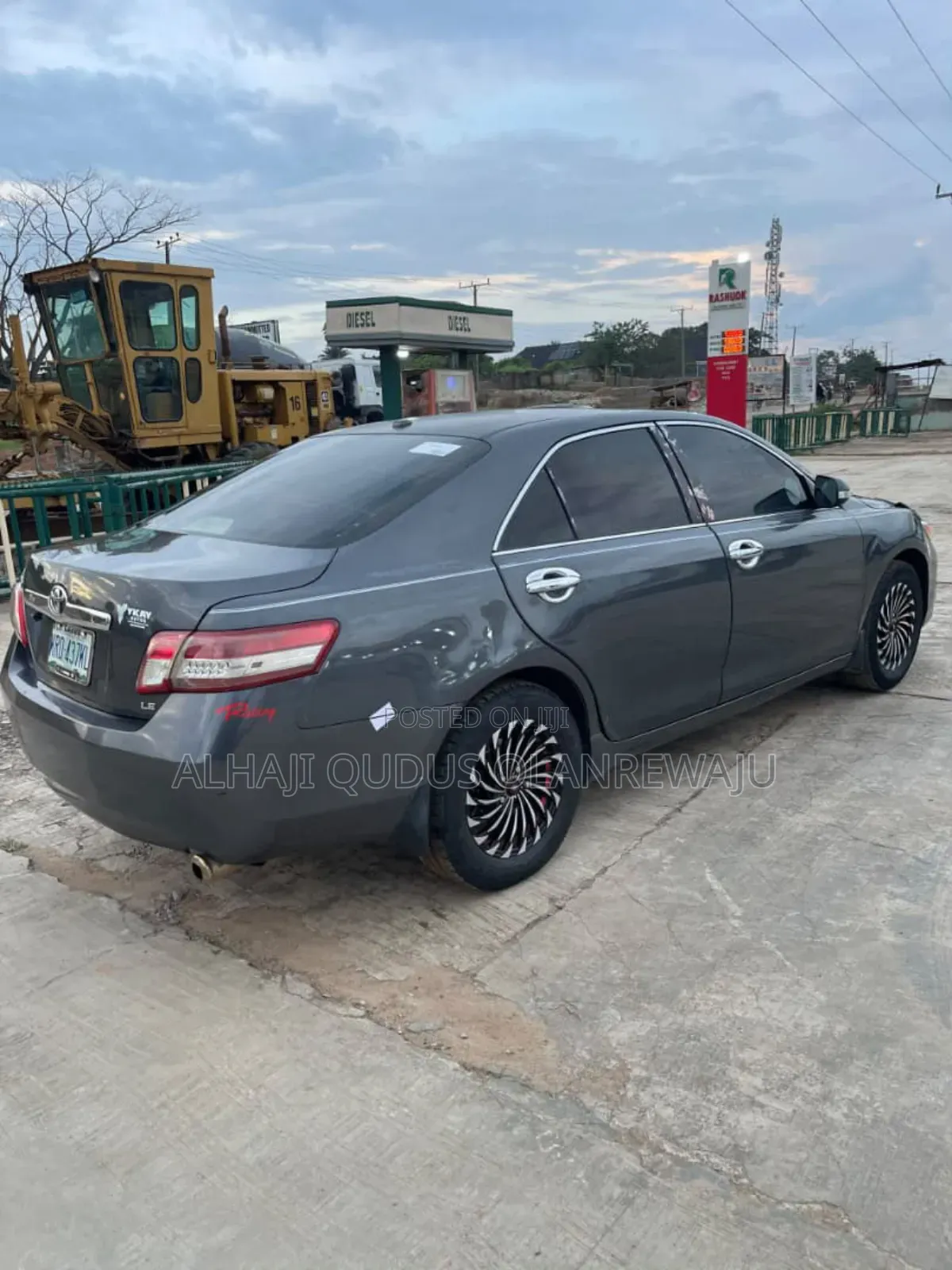 Toyota Camry LE 4dr Sedan (2.5L 4cyl 6AM) 2010 Matt Black