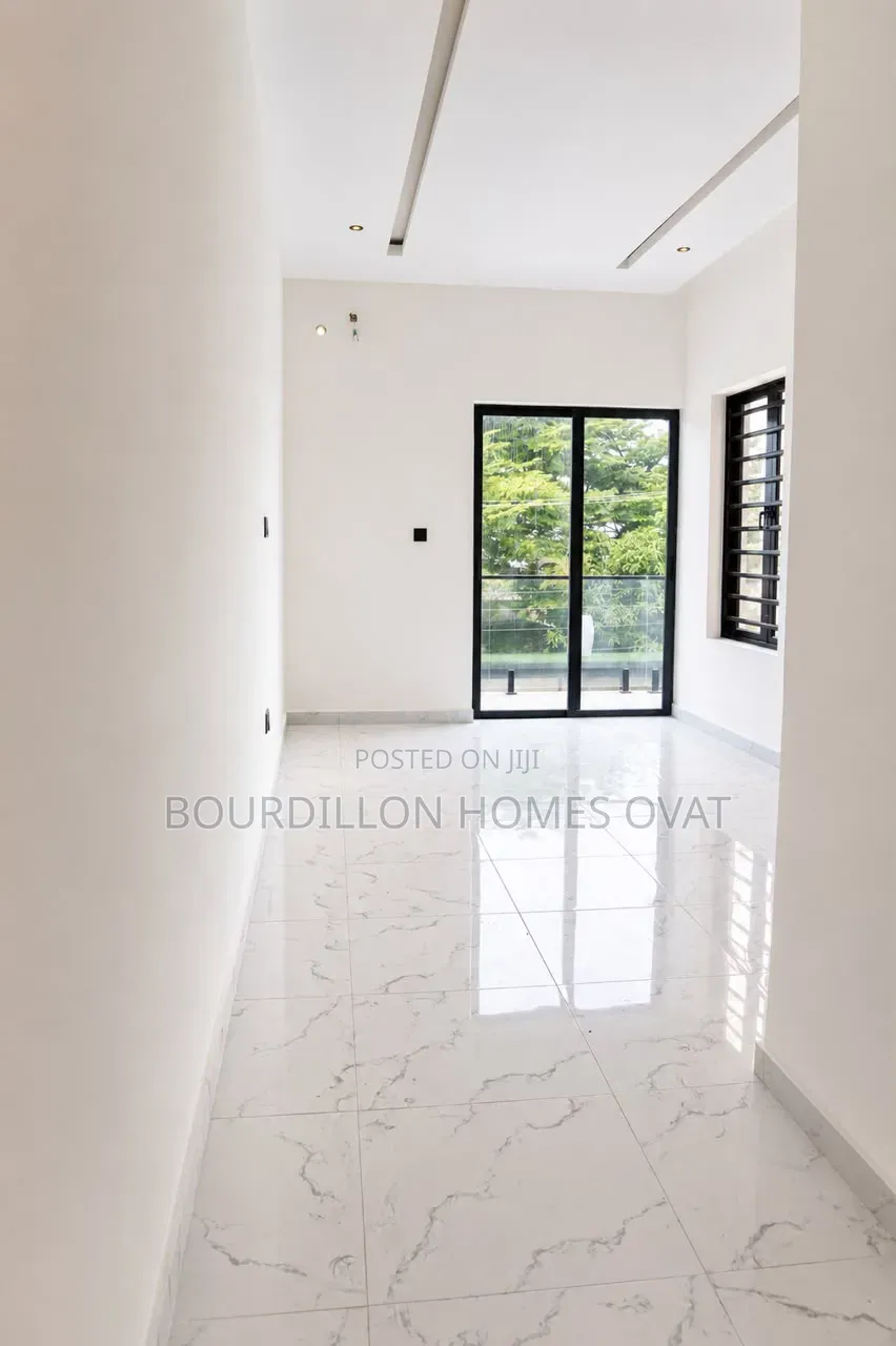 2bdrm Apartment in Lekki Phase 1 Lagos for sale