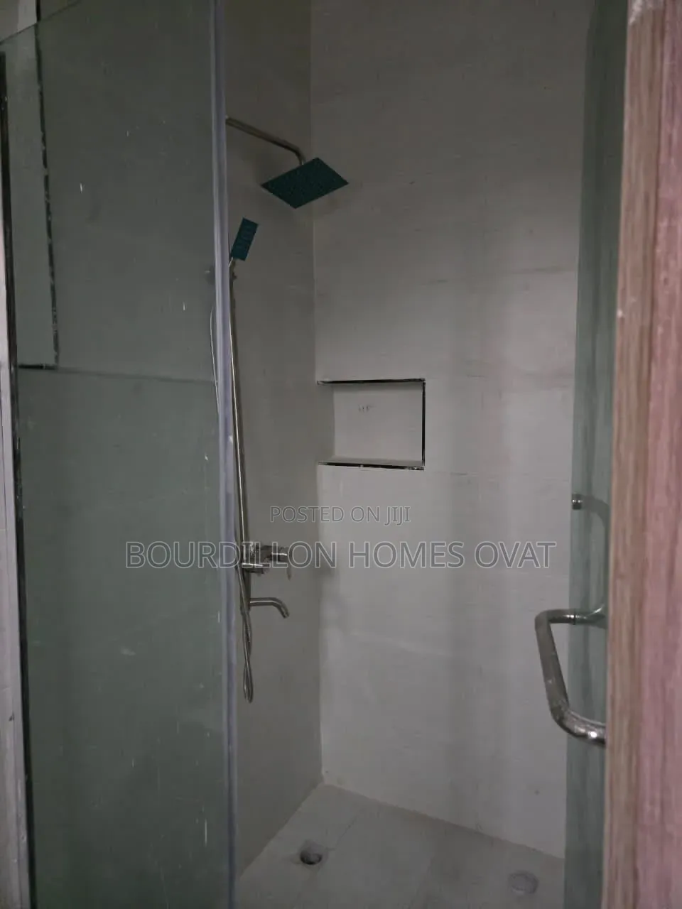 4bdrm Duplex in Harris Drive By Vgc for rent