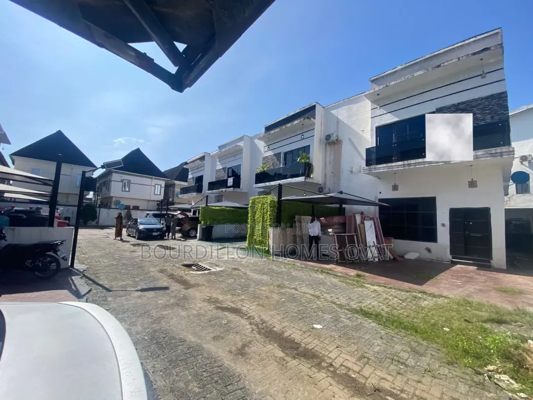 4bdrm Duplex in Ikota Villa Estate for rent