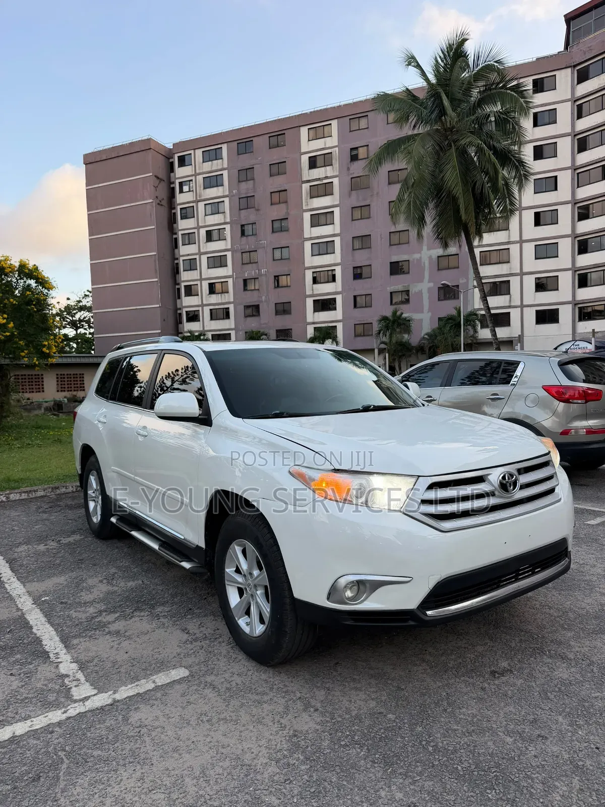 Toyota Highlander SE 2011 White